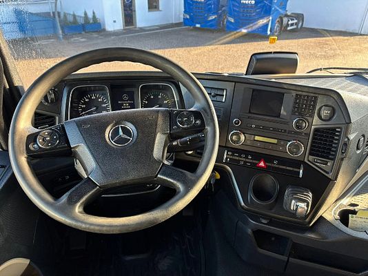 Vehicle image 13 / 15