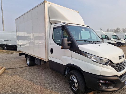 Vehicle image 3 / 12