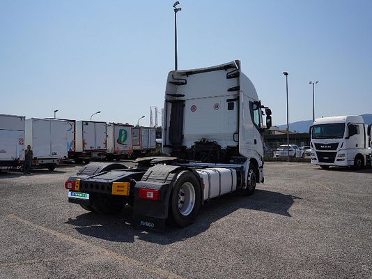 Vehicle image 4 / 15