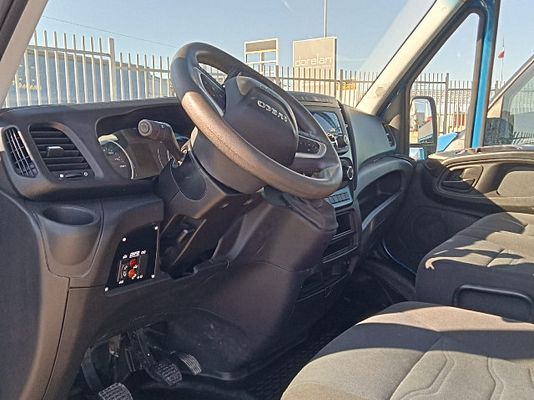 Vehicle image 5 / 7