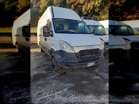 Vehicle image 1 / 4