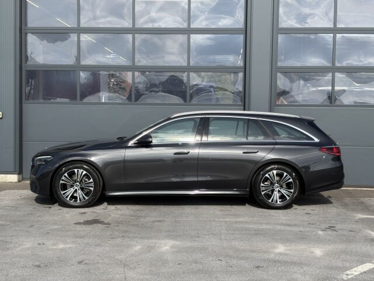 Mercedes-Benz E-Klasse – Bild 8
