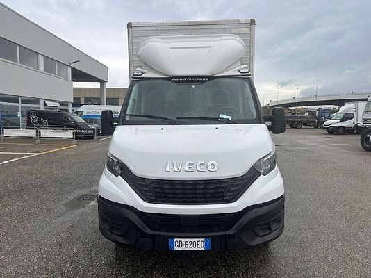 Vehicle image 2 / 20