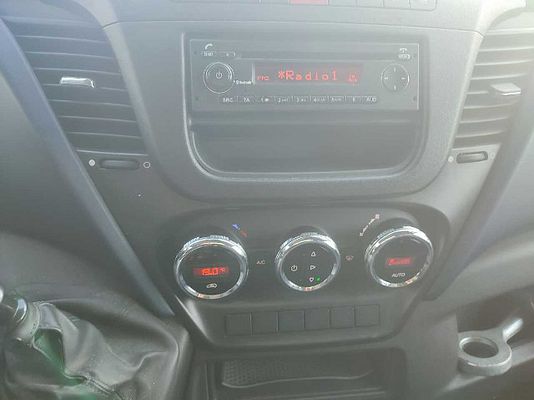 Vehicle image 8 / 10
