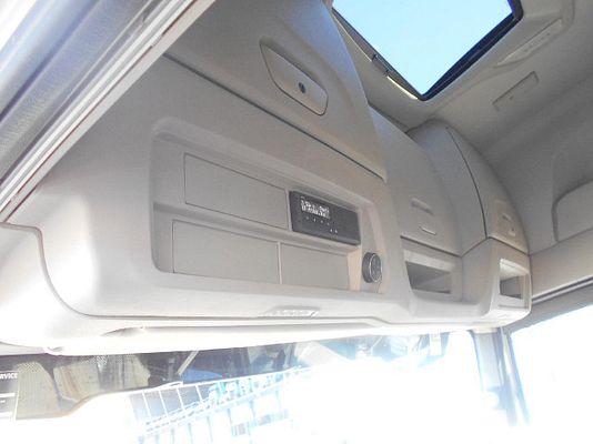 Vehicle image 3 / 9