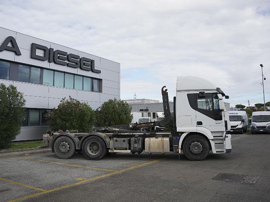 Vehicle image 3 / 13