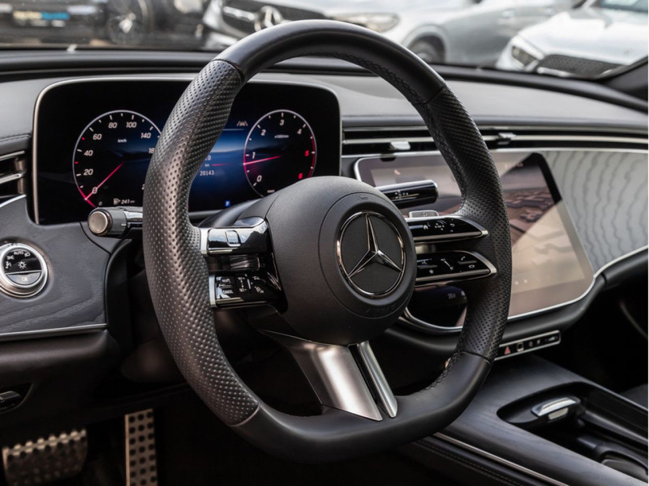 Mercedes-Benz E-Klasse – Bild 24