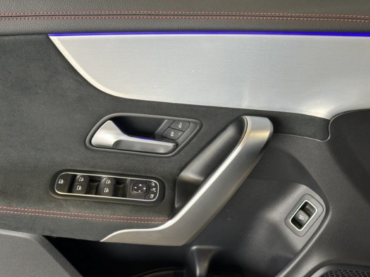 Imagem do ve&iacute;culo 17 / 19