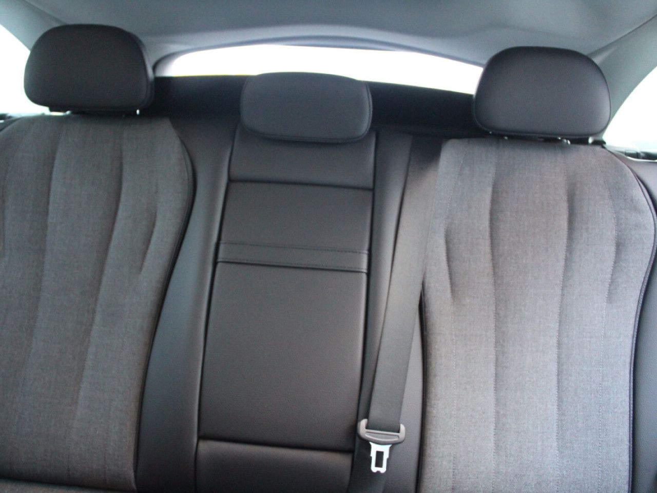 Mercedes-Benz E-Klasse – Bild 9