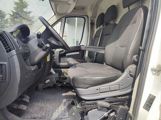 Vehicle image 10 / 10