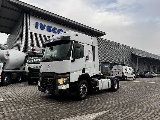 Vehicle image 1 / 9