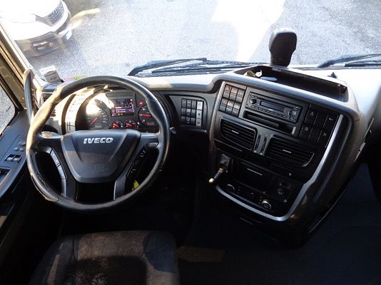 Vehicle image 8 / 15