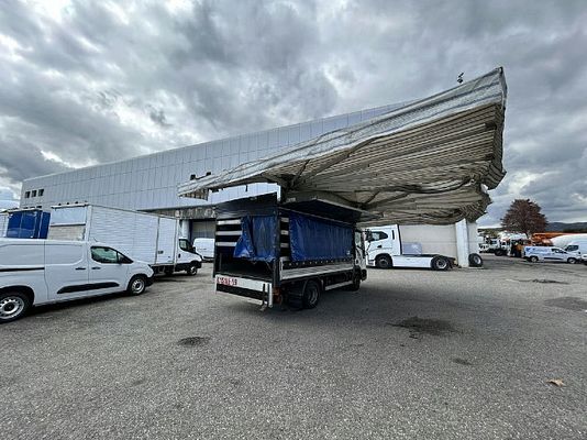 Vehicle image 9 / 19