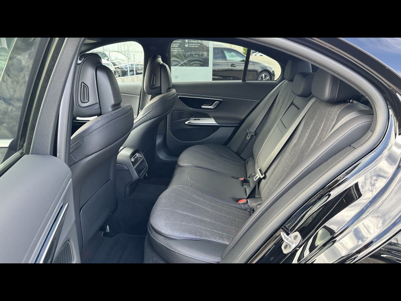 Mercedes-Benz E-Klasse – Bild 17