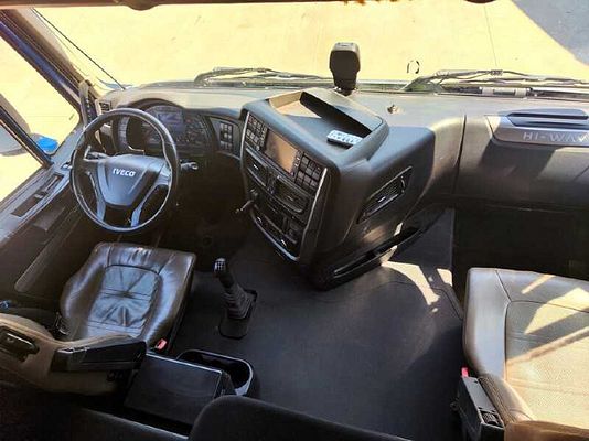 Vehicle image 9 / 15