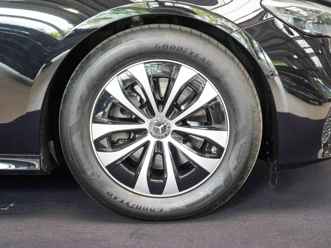 Mercedes-Benz E-Klasse – Bild 2