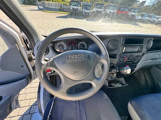 Vehicle image 12 / 12
