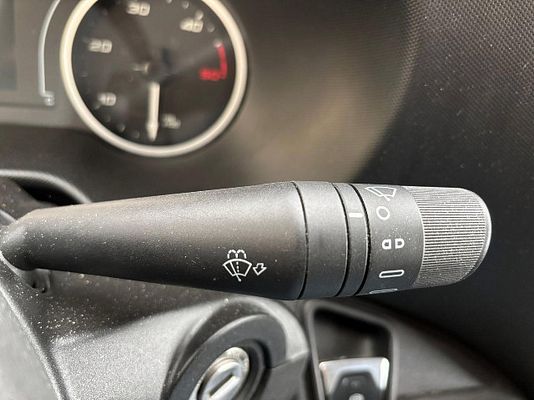Vehicle image 11 / 14