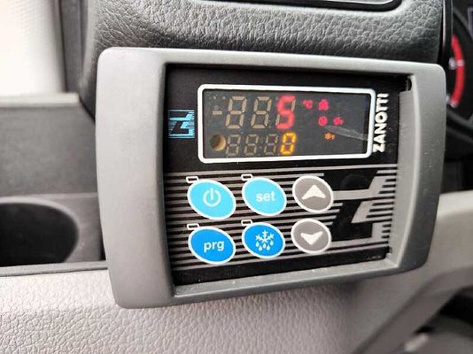 Vehicle image 9 / 15