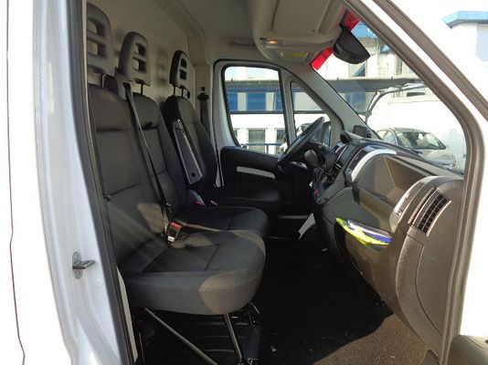 Vehicle image 14 / 15