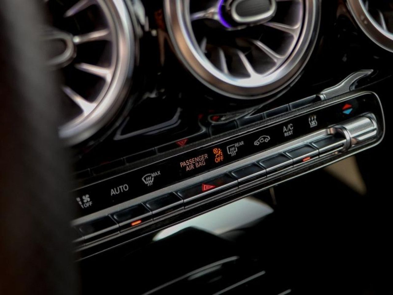 Photo du v&eacute;hicule 16 / 18