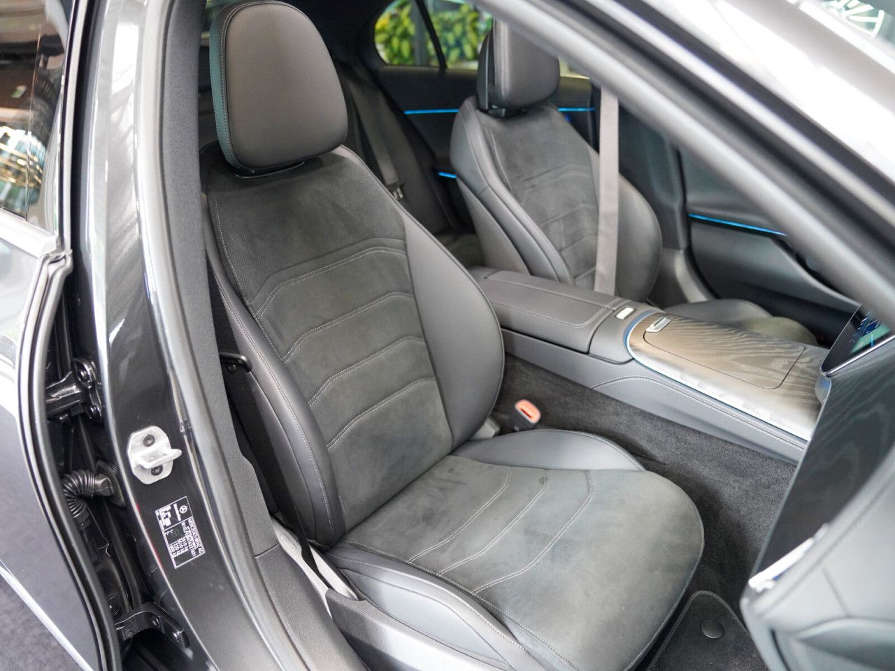 Mercedes-Benz E-Klasse – Bild 8