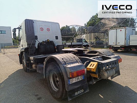 Vehicle image 4 / 5