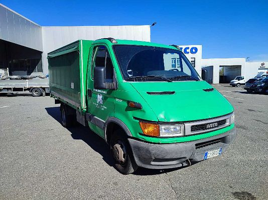 Vehicle image 3 / 9