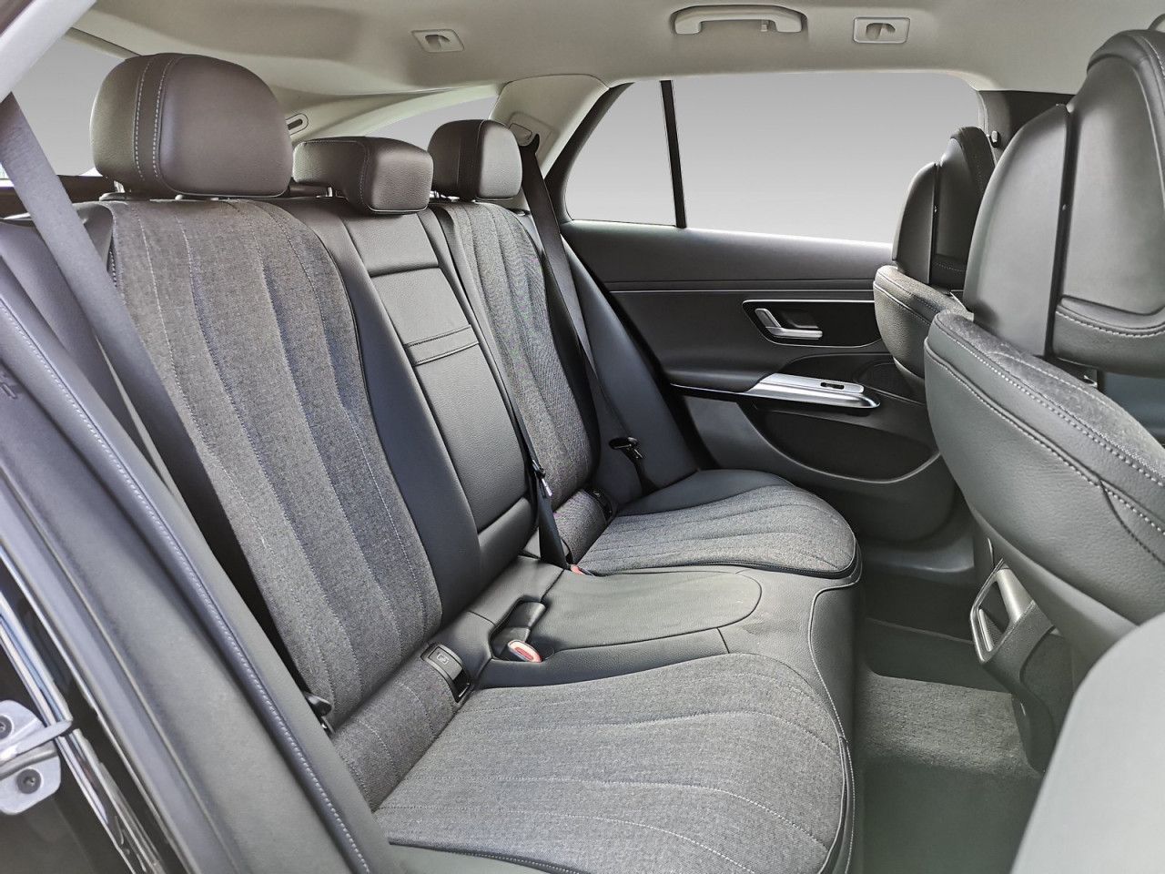 Mercedes-Benz E-Klasse – Bild 17