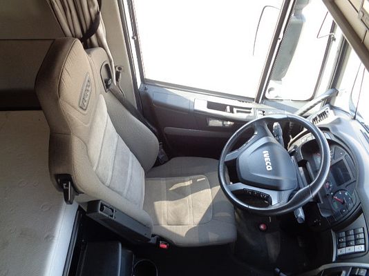 Vehicle image 9 / 14