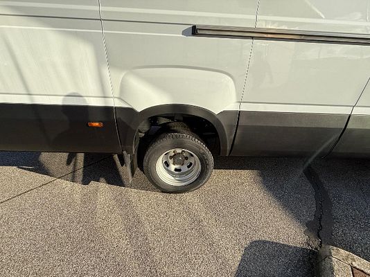 Vehicle image 7 / 15