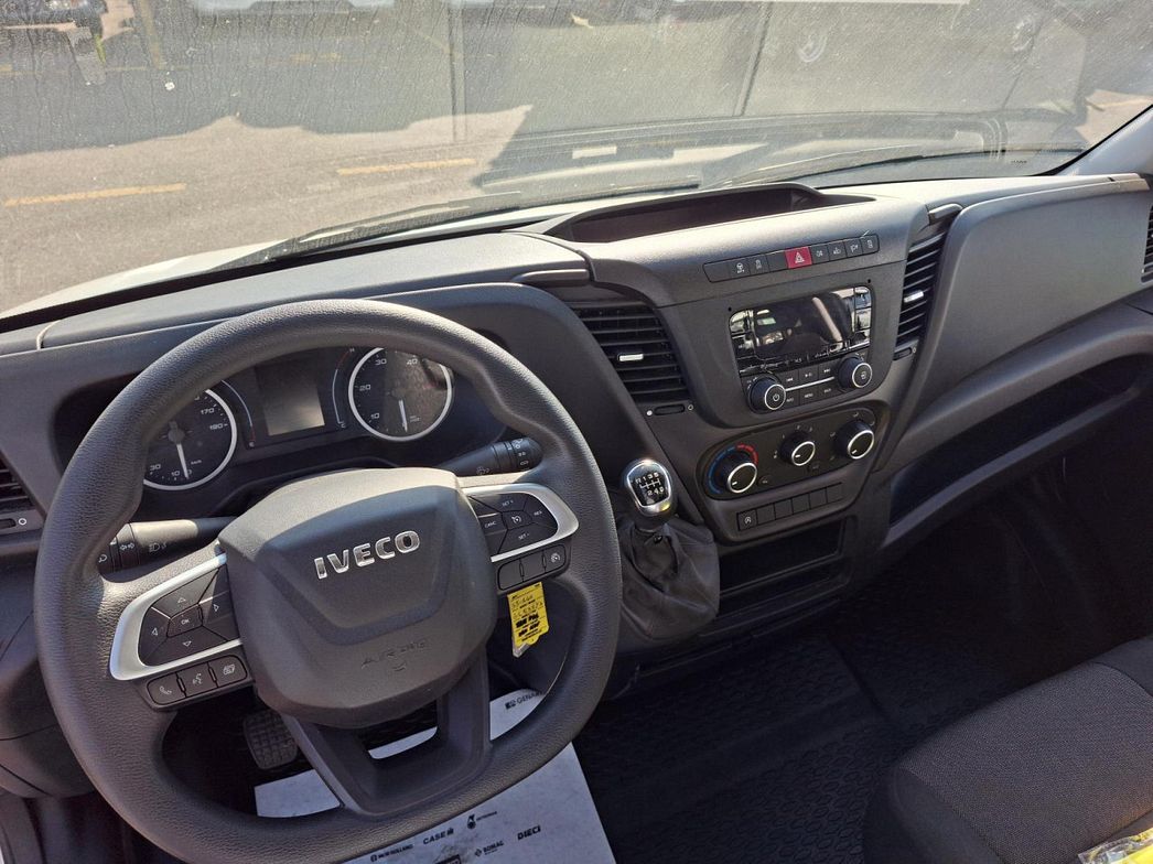 IVECO | 35C14 CABINATO CON GRU
