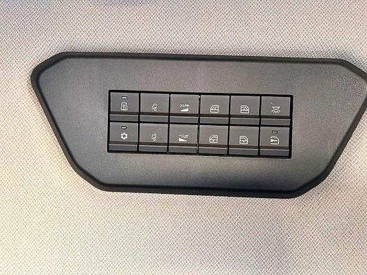 Vehicle image 15 / 16