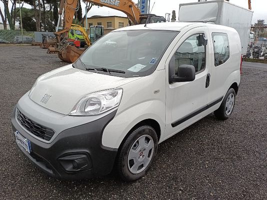 Vehicle image 1 / 5