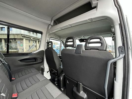 Vehicle image 5 / 14