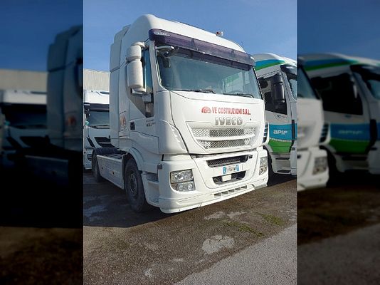 Vehicle image 1 / 5