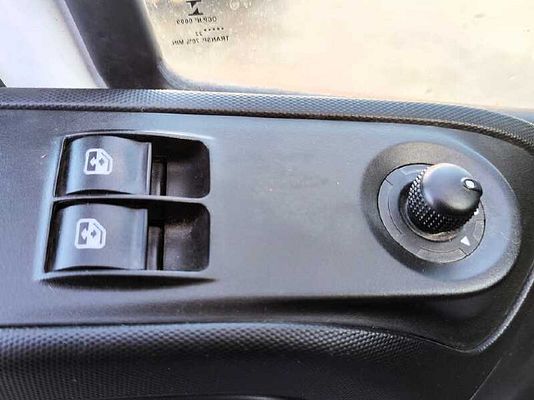 Vehicle image 13 / 15