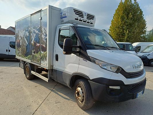 Vehicle image 2 / 13