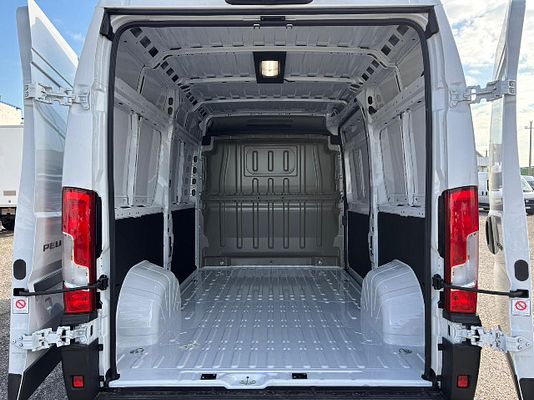 Vehicle image 7 / 13