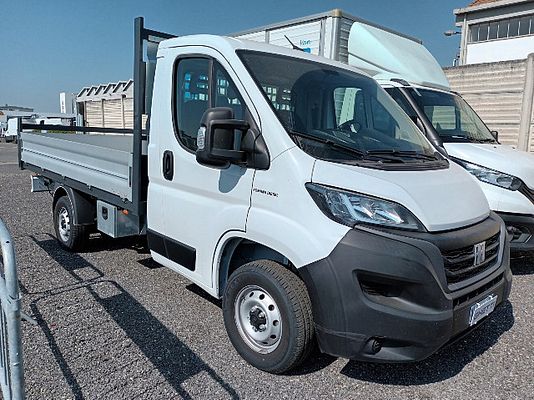 Vehicle image 1 / 4