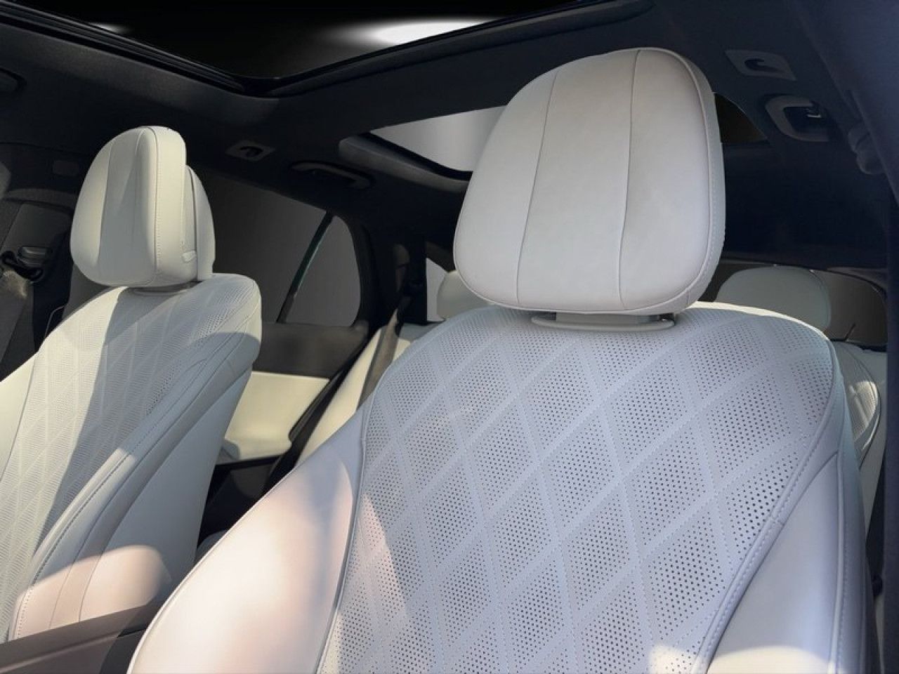 Mercedes-Benz E-Klasse – Bild 12
