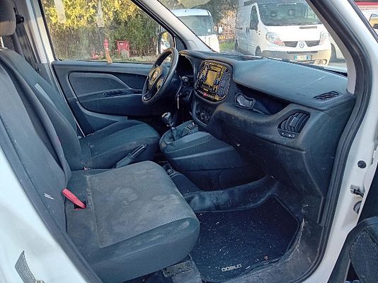 Vehicle image 7 / 12