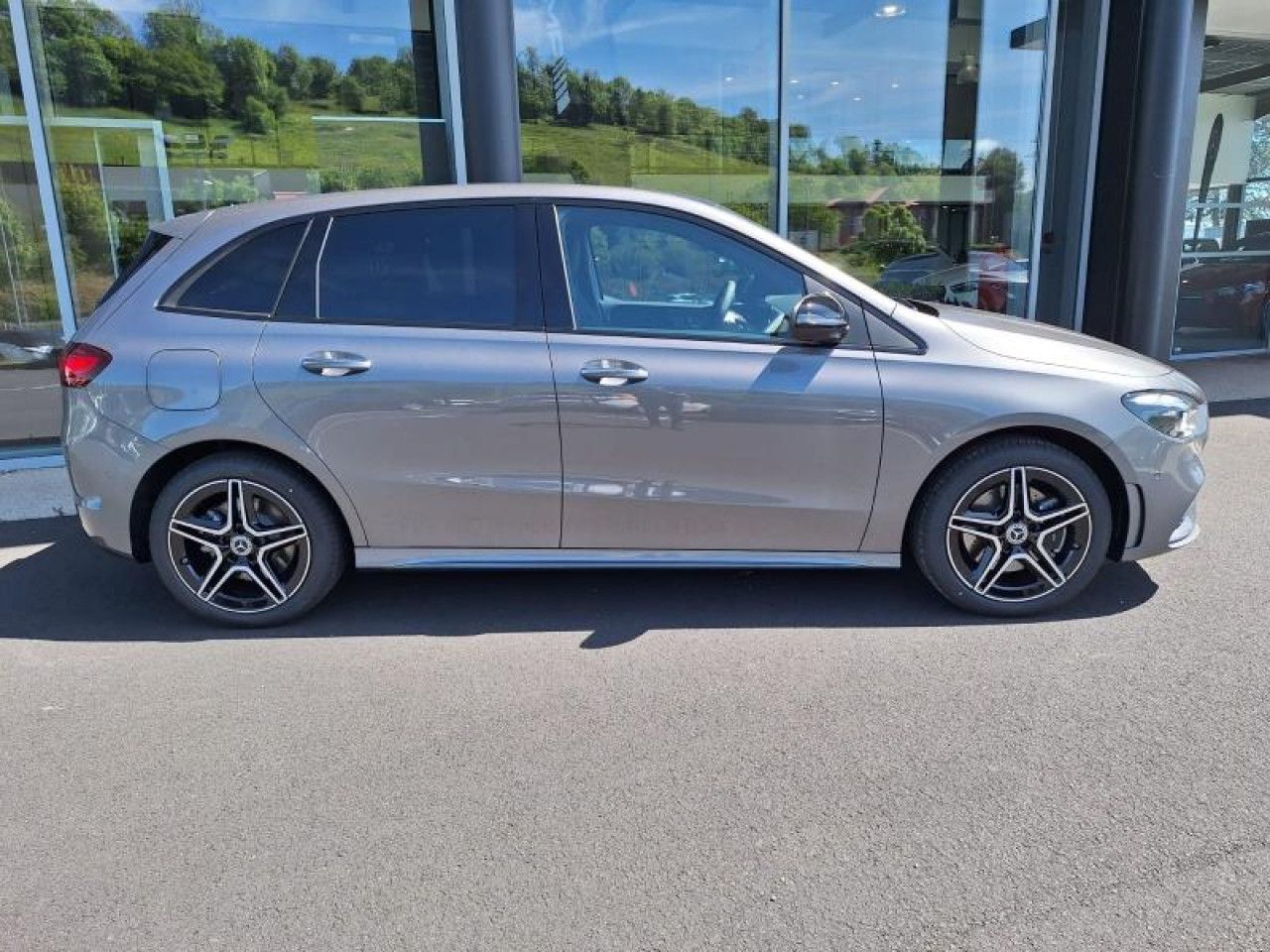 Photo du v&eacute;hicule 2 / 18