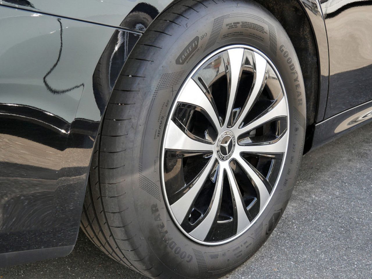 Mercedes-Benz E-Klasse – Bild 10