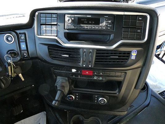 Vehicle image 14 / 15