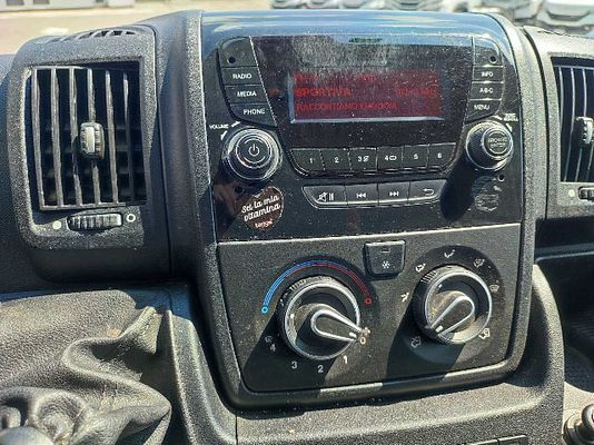 Vehicle image 7 / 8