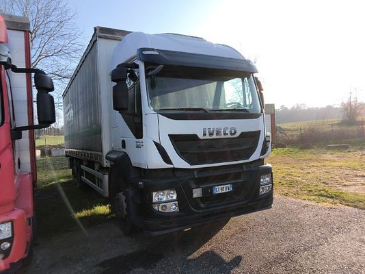 Vehicle image 2 / 17