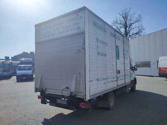 Vehicle image 5 / 10