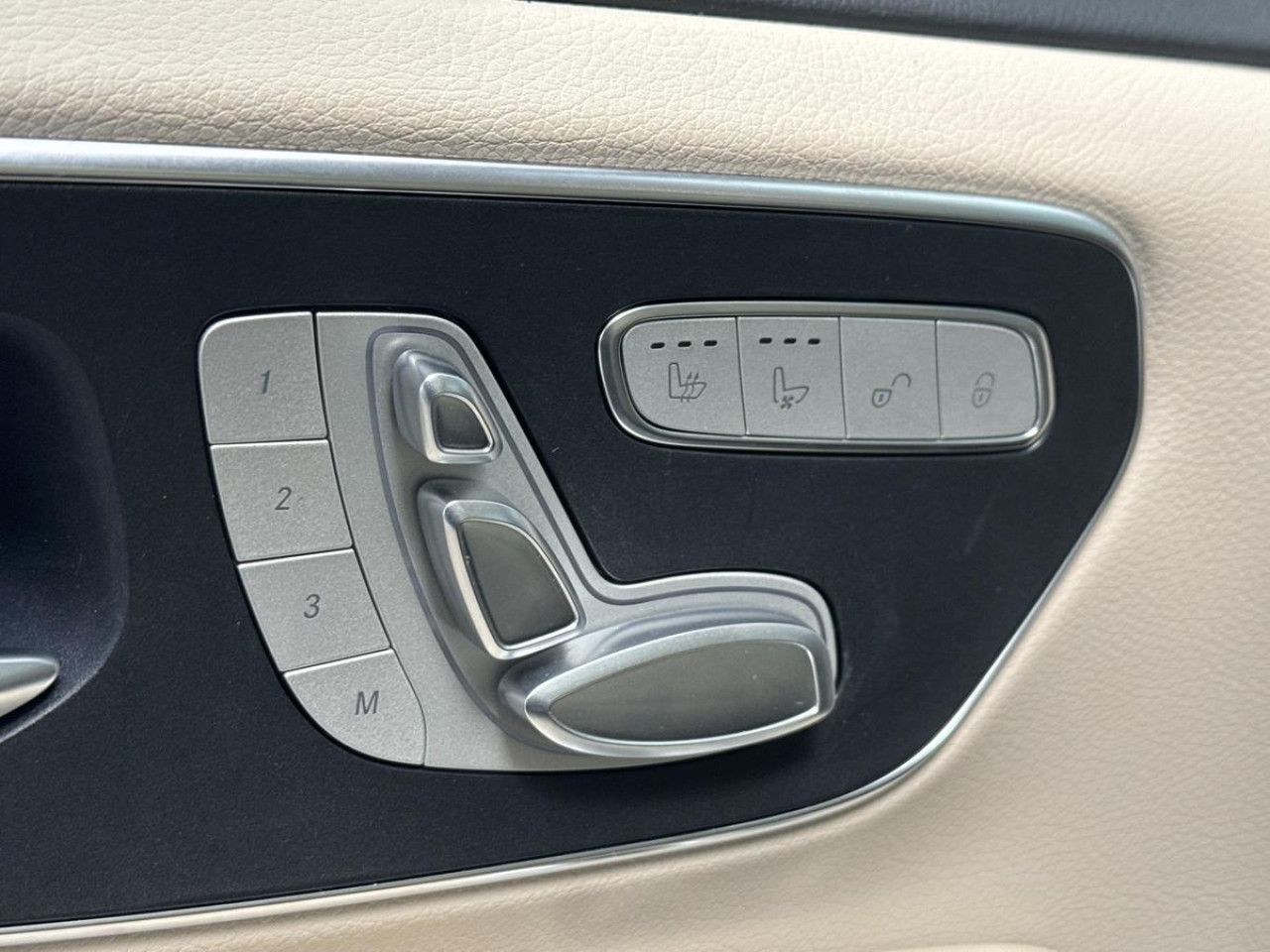 Zdjęcie pojazdu 11 / 23