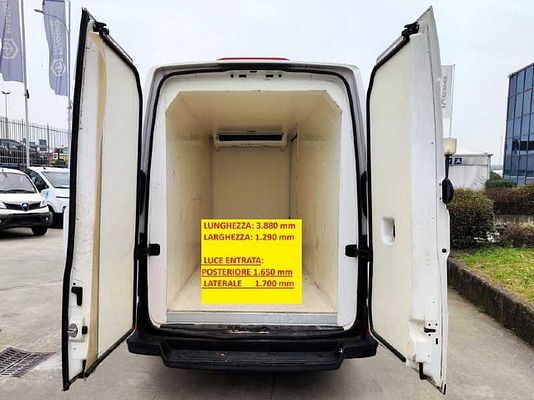 Vehicle image 5 / 15